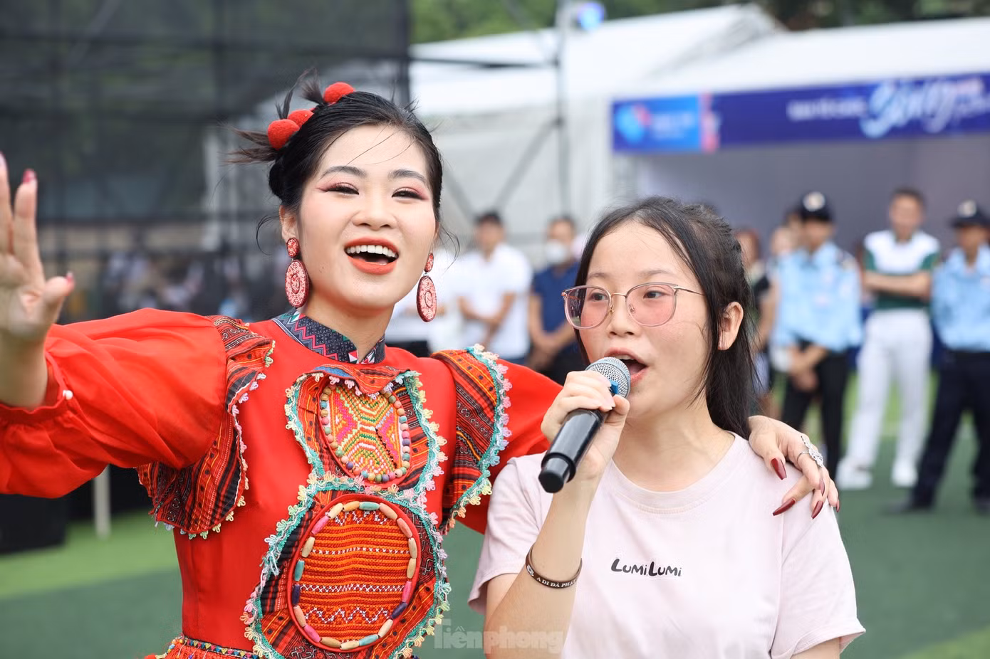 Giới trẻ thấy tò mò và mới lạ với các bản phối nhạc xẩm cùng EDM. Một số bạn trẻ còn không ngại trổ tài bằng vài câu hát xẩm.