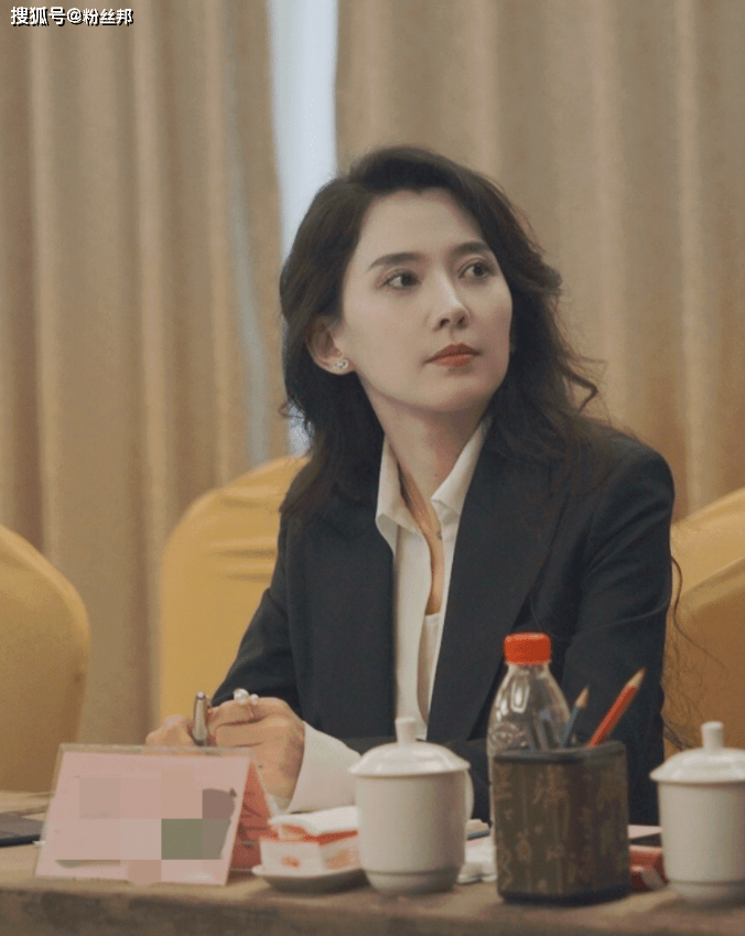 Lý Kiều được nhận xét có nhan sắc xinh đẹp không kém các thần tượng, diễn viên Hoa ngữ. Lý Kiều được nhận xét có nhan sắc xinh đẹp không kém các thần tượng, diễn viên Hoa ngữ.