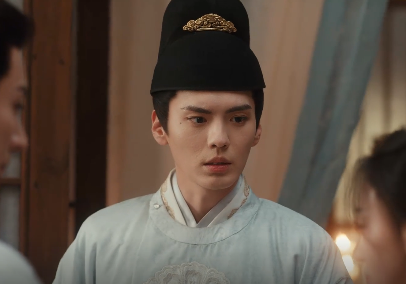 Nói là diễn kịch, nhưng Cảnh vương ghen tuông khi thấy Việt Tần (Tất Văn Quân) quan tâm Mi Lâm là thật.