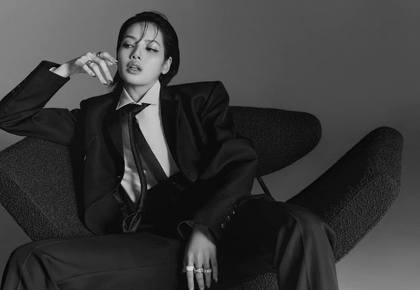 Fan phấn khích đùa rằng phải chuẩn bị CV đi xin việc gấp vào LLOUD, dù là việc quét dọn với mục đích ngày ngày được ngắm CEO.