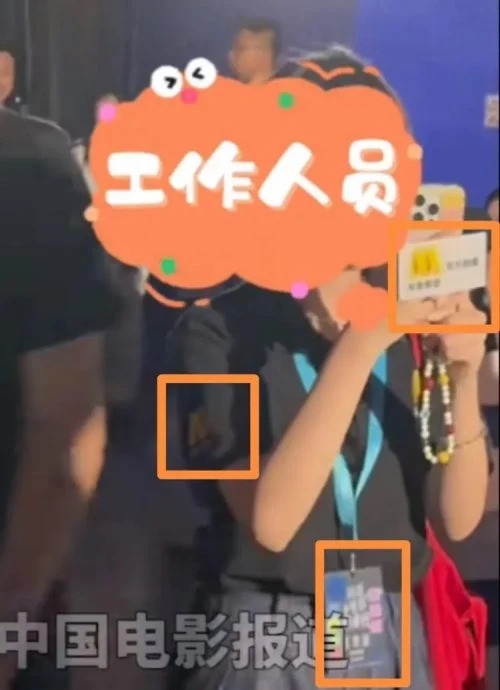 Hình ảnh phóng viên nhà đài với &quot;bộ nhận diện&quot; quá rõ, khiến việc Châu Dã hiểu lầm là thợ săn ảnh hay fan cuồng là không thể.