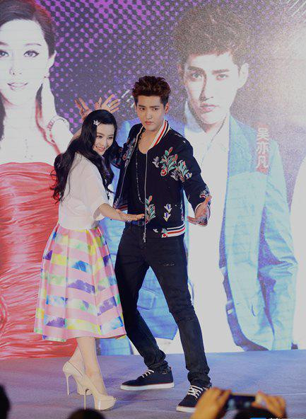 Ngô Diệc Phàm và Phạm Băng Băng từng làm việc chung trong bộ phim Tước tích và chương trình Liên minh người thách thức. Ngô Diệc Phàm và Phạm Băng Băng từng làm việc chung trong bộ phim Tước tích và chương trình Liên minh người thách thức.