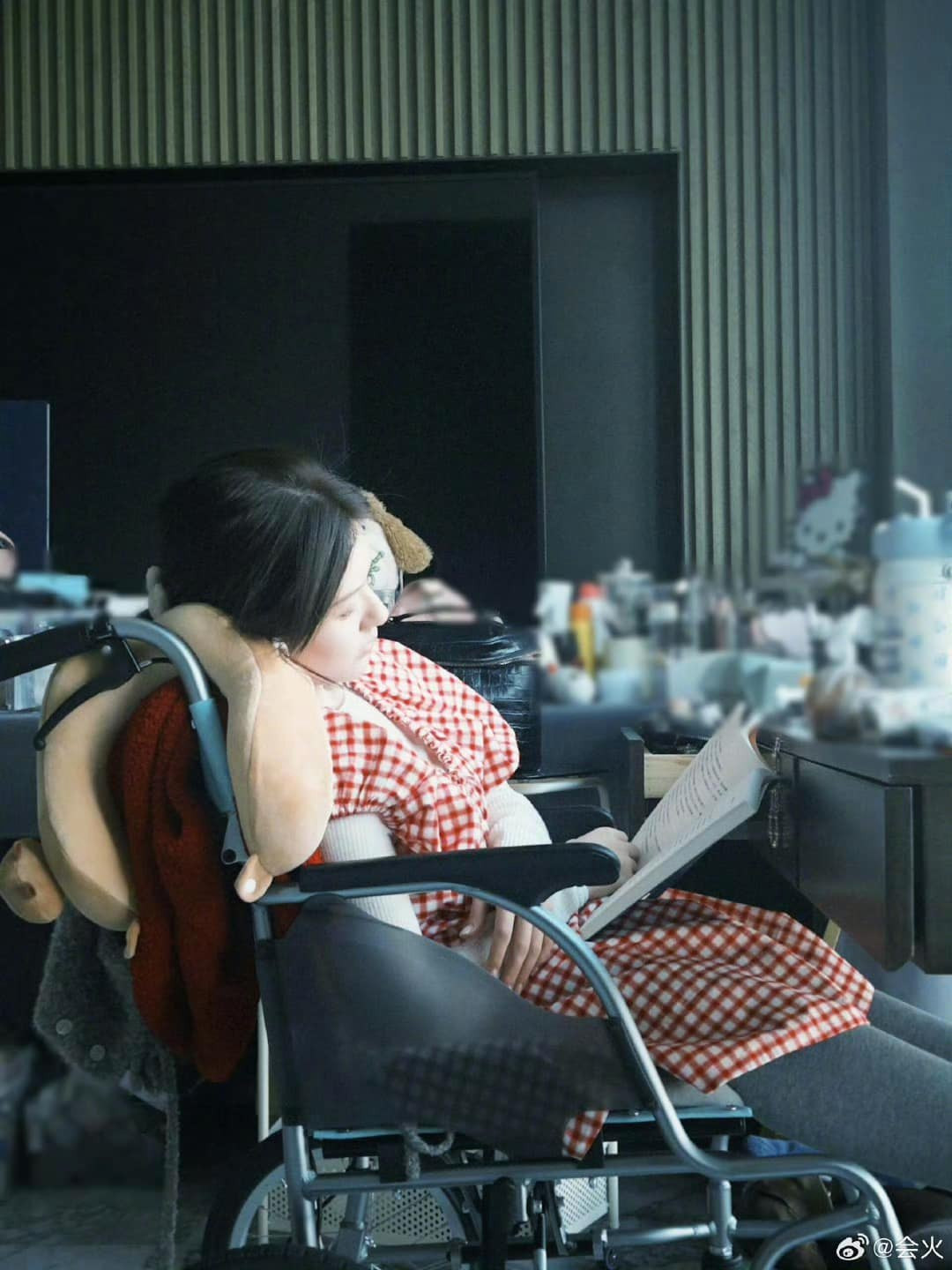 Hiện tại, các fan chỉ chắc chắn về nguồn tin xác thực nhất liên quan tới Triệu Lộ Tư là từ bạn thân của cô - nữ diễn viên Ngụy Tiếu - người cho biết Lộ Tư đang dần bình phục. Hiện tại, các fan chỉ chắc chắn về nguồn tin xác thực nhất liên quan tới Triệu Lộ Tư là từ bạn thân của cô - nữ diễn viên Ngụy Tiếu - người cho biết Lộ Tư đang dần bình phục.