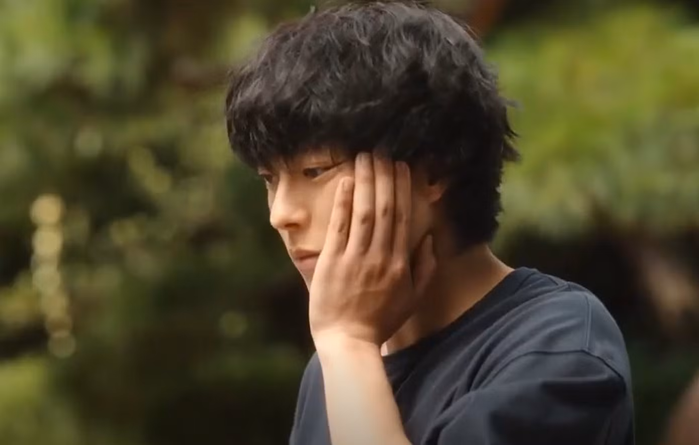 Là người hôn Da Hae trước để xác định xem lòng có yêu cô không, nhưng khi cô hỏi cảm nhận lại nói "không hẳn". Gwi Joo nhận một cú bạt tai từ Do Da Hae.