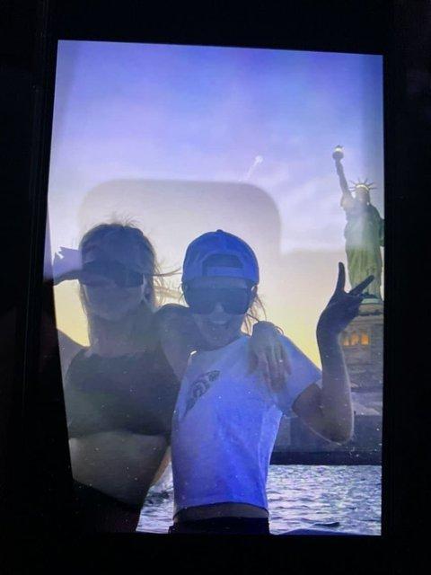 Jennie và Rosé. Jennie và Rosé.