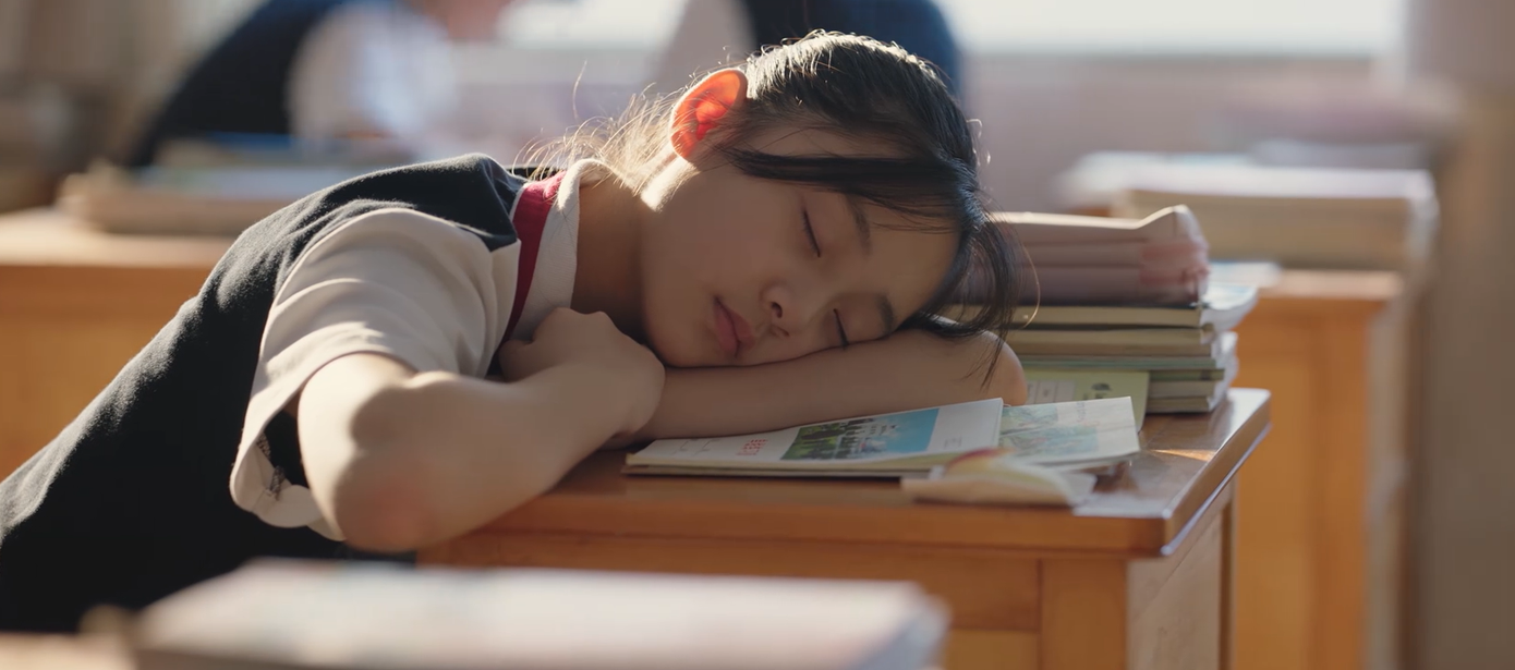 Tử Kỳ đã thích Diệu Diệu khi cả hai học chung trường. Anh chính là người giúp cô đòi lại công bằng bạo lực học đường dù cô đã chuyển trường.