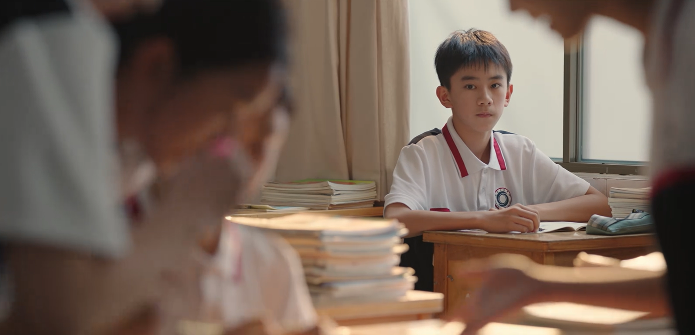 Tử Kỳ đã thích Diệu Diệu khi cả hai học chung trường. Anh chính là người giúp cô đòi lại công bằng bạo lực học đường dù cô đã chuyển trường.