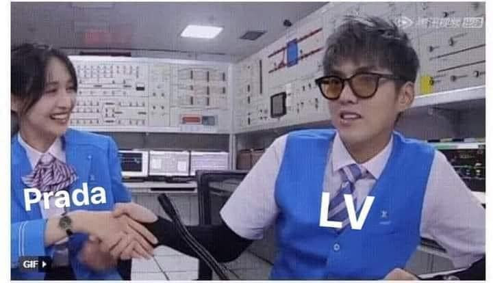 Hai thương hiệu thời trang vô tình "gánh hạn" do Trịnh Sảng và Ngô Diệc Phàm làm đại diện cũng được Vnet chế ảnh hài hước. - Ảnh: Sạp Báo Hoa Ngữ Hai thương hiệu thời trang vô tình "gánh hạn" do Trịnh Sảng và Ngô Diệc Phàm làm đại diện cũng được Vnet chế ảnh hài hước. - Ảnh: Sạp Báo Hoa Ngữ