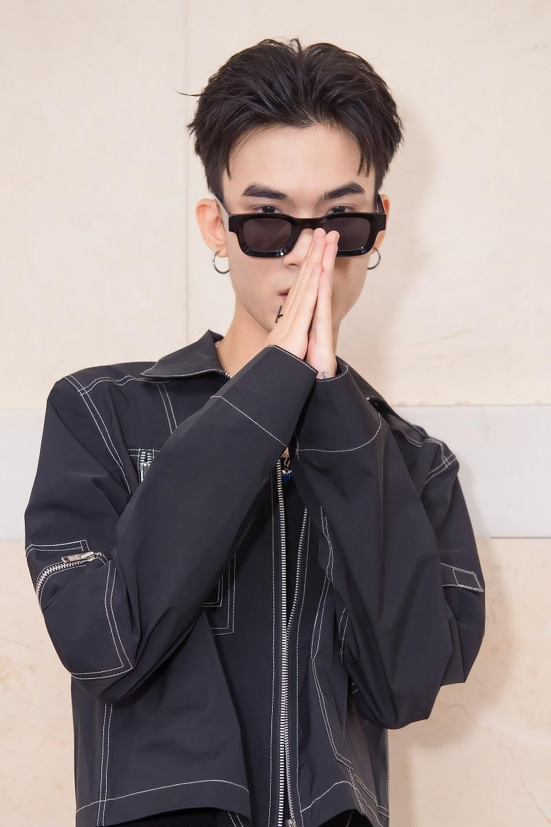 Giới trẻ đến dự sự kiện đều "lên đồ" với diện mạo chỉn chu hoặc phá cách nhất.