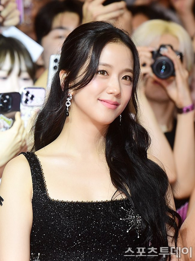 Các cô gái được cư dân mạng khen ngợi xinh đẹp, sang trọng, kiều diễm. Các cô gái được cư dân mạng khen ngợi xinh đẹp, sang trọng, kiều diễm.