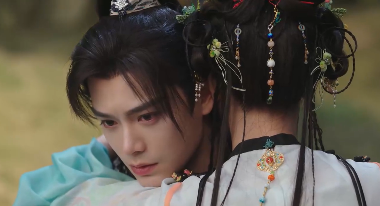 Xuyên suốt từ đầu phim, khán giả luôn thấy Mộ Thanh ngang tàn, khó ở, mạnh mẽ khi ở trước mọi người. Chỉ lúc bên Diệu Diệu, anh mới lộ ra vẻ Tử Kỳ đáng thương, muốn dựa vào, sợ hãi tới an tâm khi biết cô sẽ không ghê sợ, bỏ rơi anh. Xuyên suốt từ đầu phim, khán giả luôn thấy Mộ Thanh ngang tàn, khó ở, mạnh mẽ khi ở trước mọi người. Chỉ lúc bên Diệu Diệu, anh mới lộ ra vẻ Tử Kỳ đáng thương, muốn dựa vào, sợ hãi tới an tâm khi biết cô sẽ không ghê sợ, bỏ rơi anh.