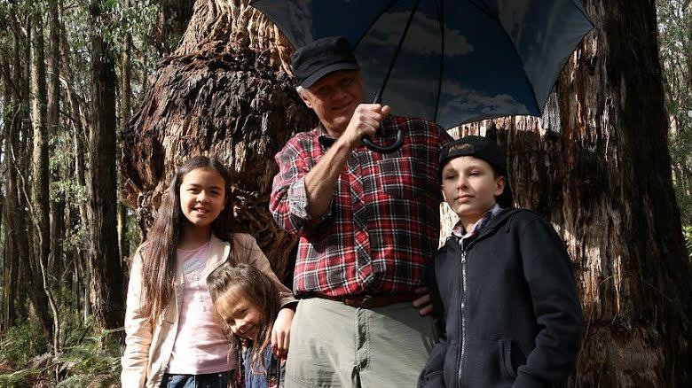 Lily (ngoài cùng bên trái) lần đầu tham gia diễn xuất trong bộ phim The Weatherman’s Umbrella (2016). - Ảnh: IMBd Lily (ngoài cùng bên trái) lần đầu tham gia diễn xuất trong bộ phim The Weatherman’s Umbrella (2016). - Ảnh: IMBd