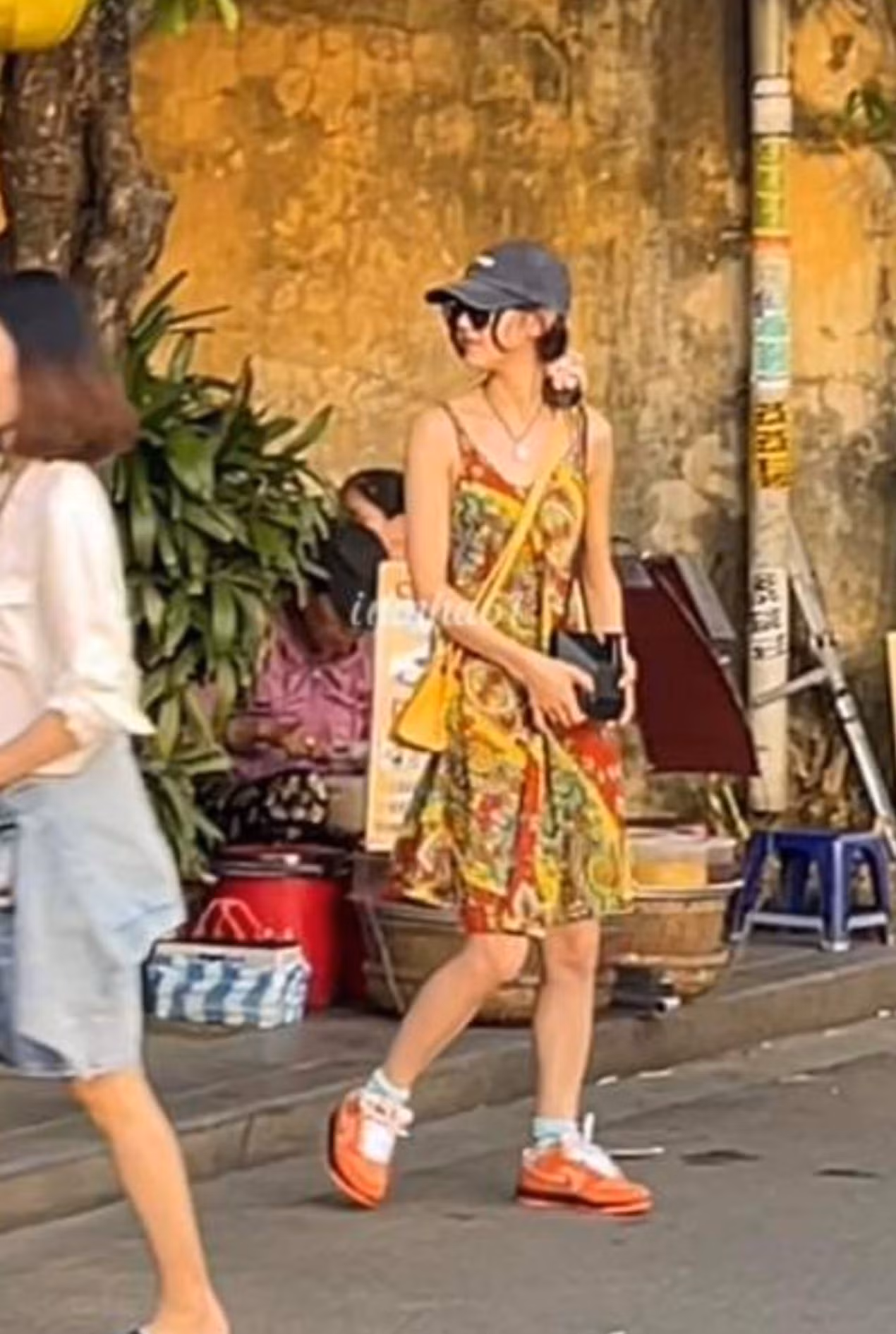 Danielle được bắt gặp ở Hội An.