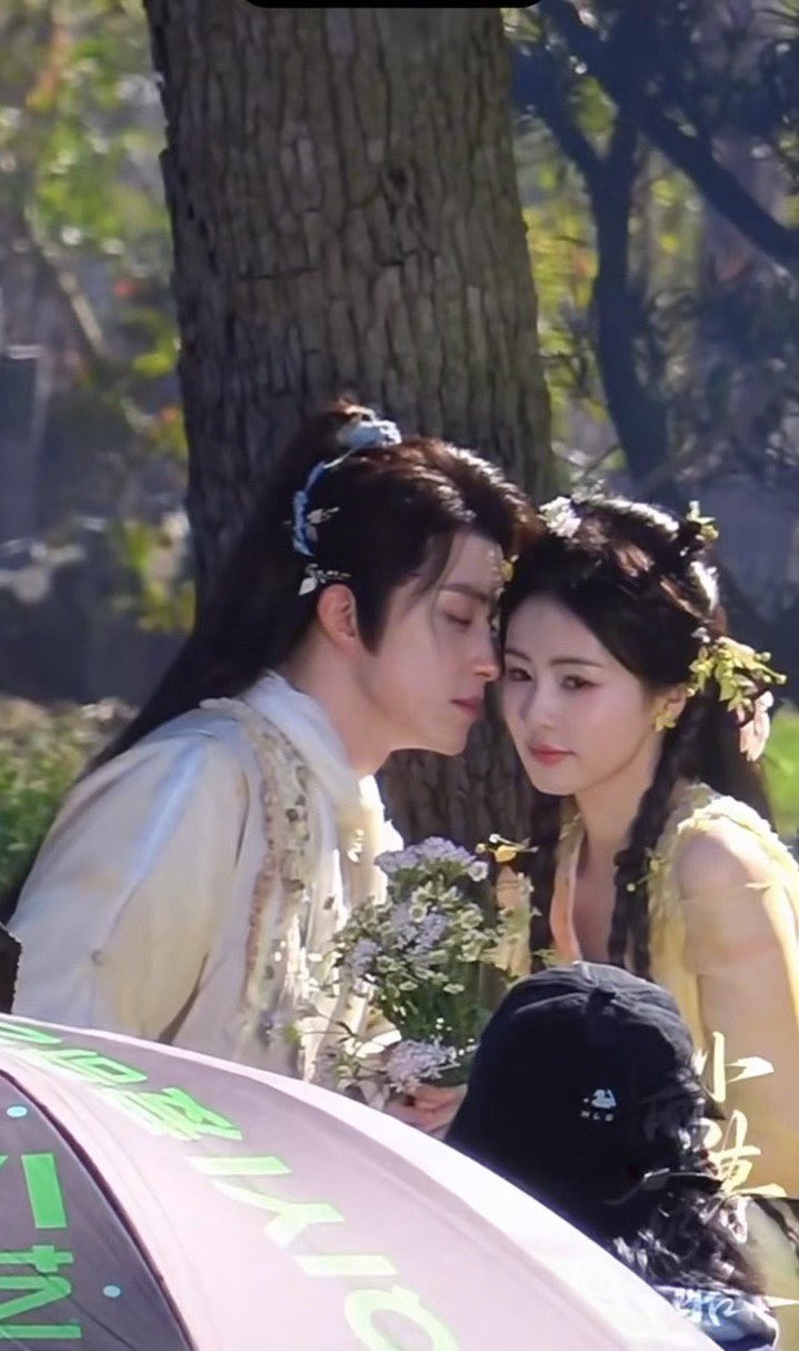 Giây trước còn thâm tình, ngọt ngào... Giây trước còn thâm tình, ngọt ngào...