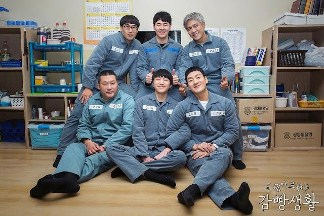 Prison Playbook từng giúp Shin PD được đề cử tại hạng mục "Đạo diễn xuất sắc nhất" tại Baeksang Arts Awards 2018. Prison Playbook từng giúp Shin PD được đề cử tại hạng mục "Đạo diễn xuất sắc nhất" tại Baeksang Arts Awards 2018.