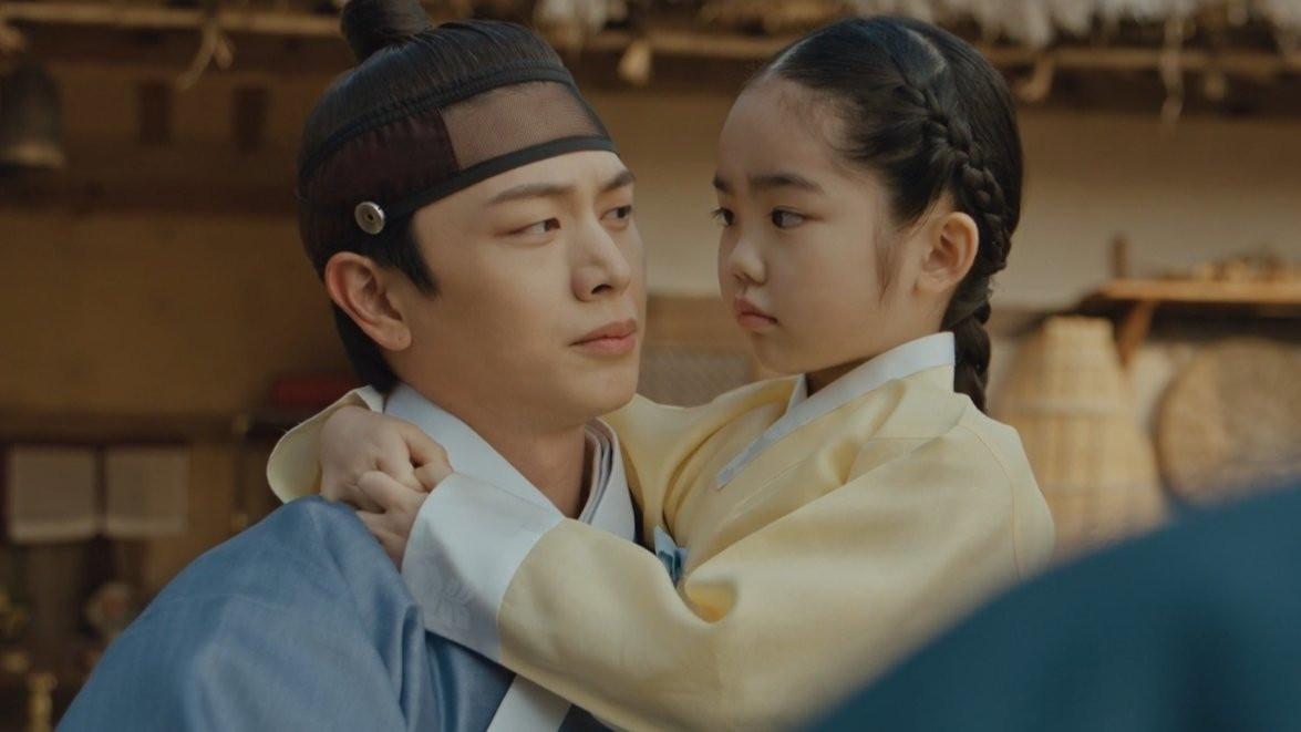 Cách gọi thái giám là "bào ngư nướng" của bé con cũng y chóc Gang Cheol.