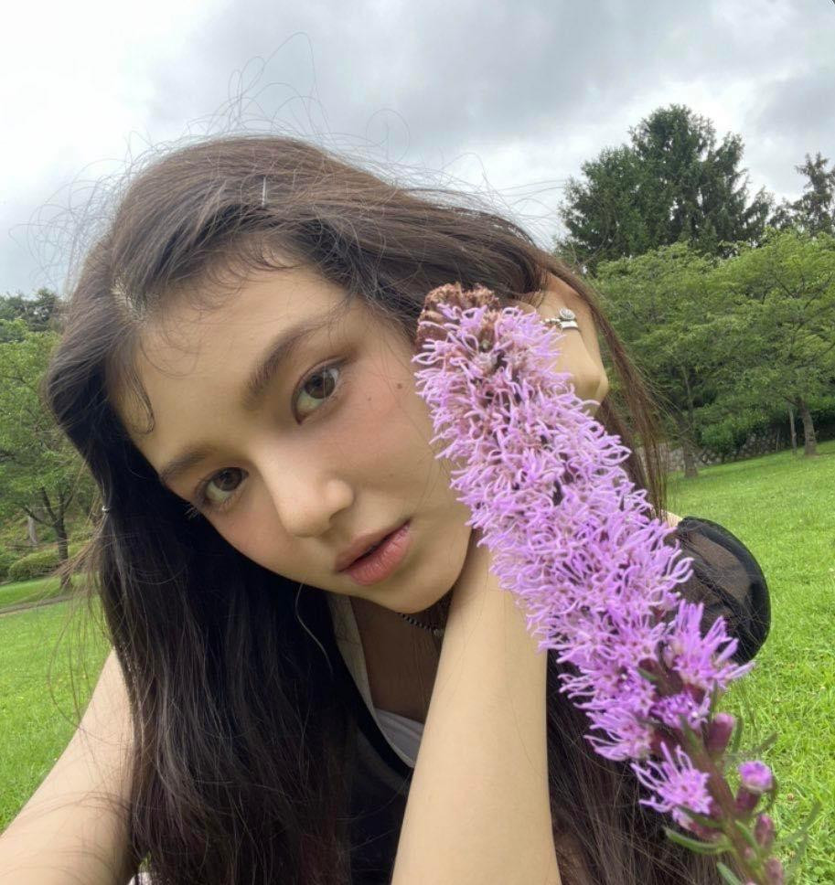 Danielle đã làm thực tập sinh trong vòng 2 năm rưỡi trước khi ra mắt. Danielle đã làm thực tập sinh trong vòng 2 năm rưỡi trước khi ra mắt.