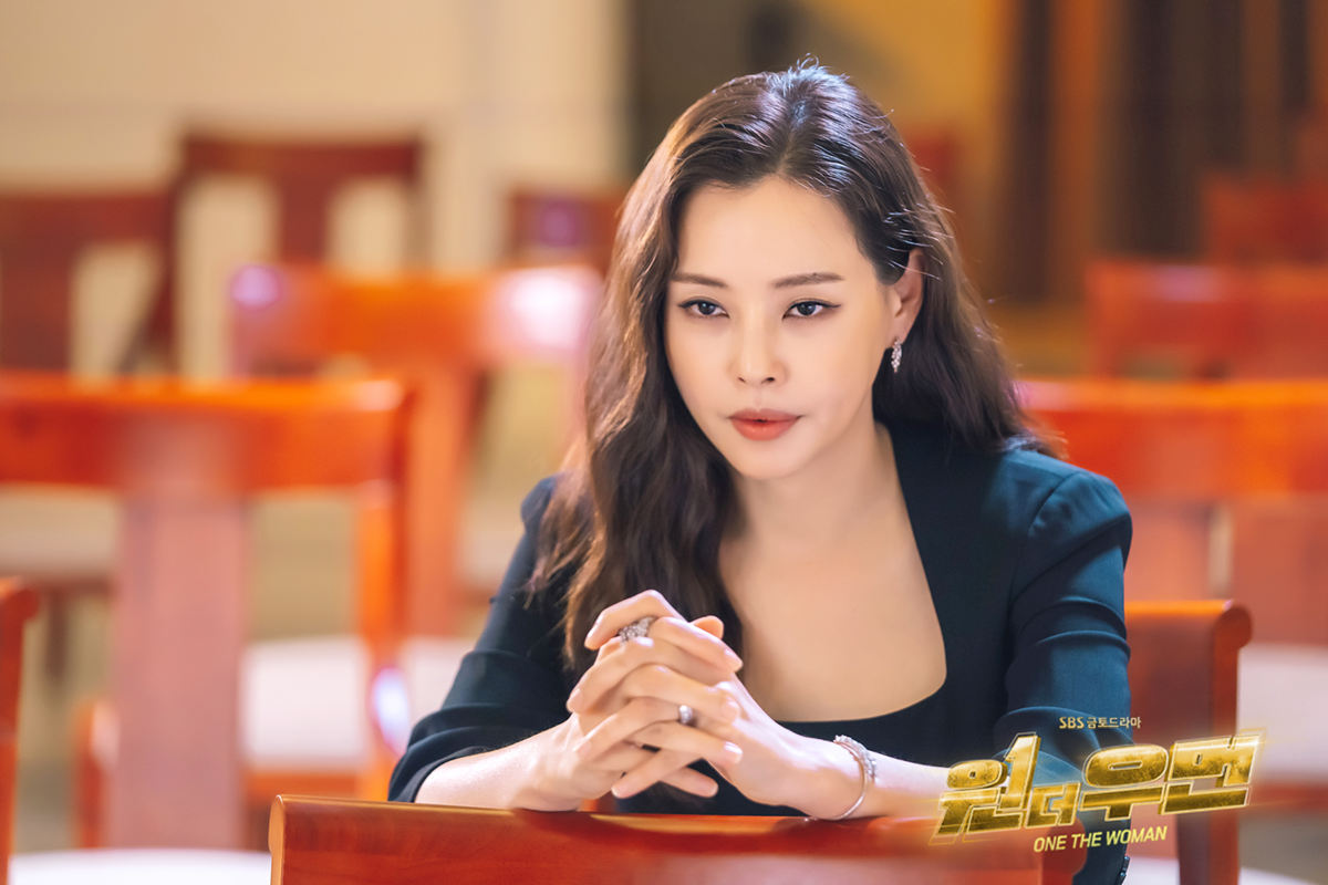 Honey Lee đồng hạng với Jo Jung Suk. Nàng Hoa hậu xứ Hàn từng gây sốt cộng đồng mạng Việt Nam nhờ màn nói tiếng Việt trơn tru trong bộ phim One The Woman.