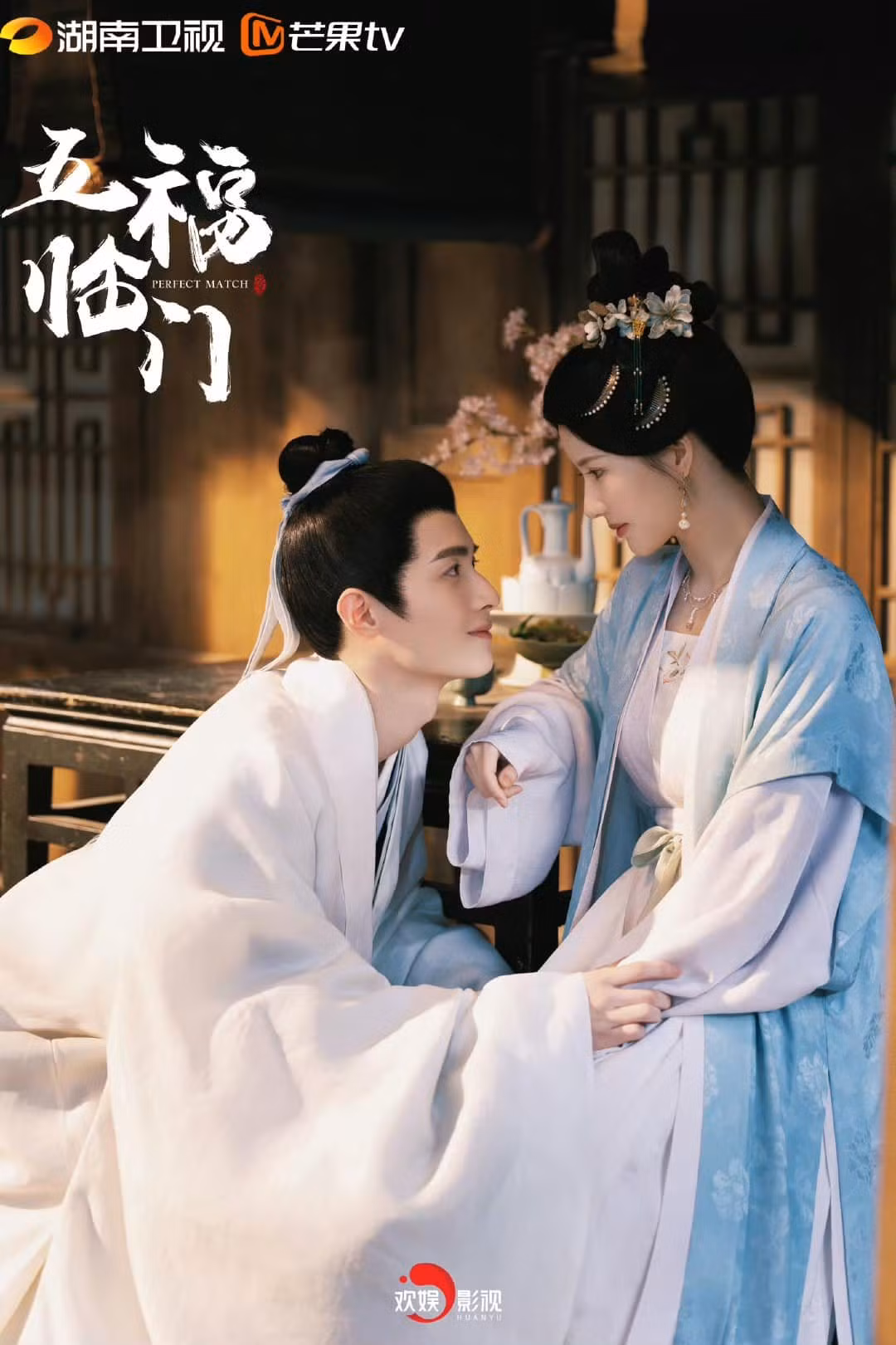 Trên phim, Thọ Hoa hơn Ngưỡng Hi vài tuổi, thì ngoài đời, Lưu Tá Ninh cũng hơn "hồng hài nhi" Trần Hạc Nhất 4 tuổi.