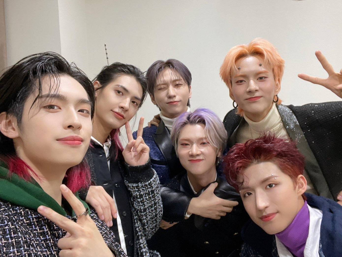 Nam Nghệ Sĩ Mới Xuất Sắc Nhất gọi tên ban nhạc mới nhà JYP - Xdinary Heroes. Nam Nghệ Sĩ Mới Xuất Sắc Nhất gọi tên ban nhạc mới nhà JYP - Xdinary Heroes.