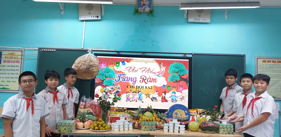 Mâm cỗ Trung Thu của lớp 8A2.