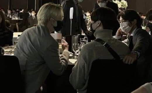 Hình ảnh (lần lượt từ trái qua phải) Onew, Taemin, Minho được khách mời chụp lại. - Ảnh: Twitter @team5shinee Hình ảnh (lần lượt từ trái qua phải) Onew, Taemin, Minho được khách mời chụp lại. - Ảnh: Twitter @team5shinee