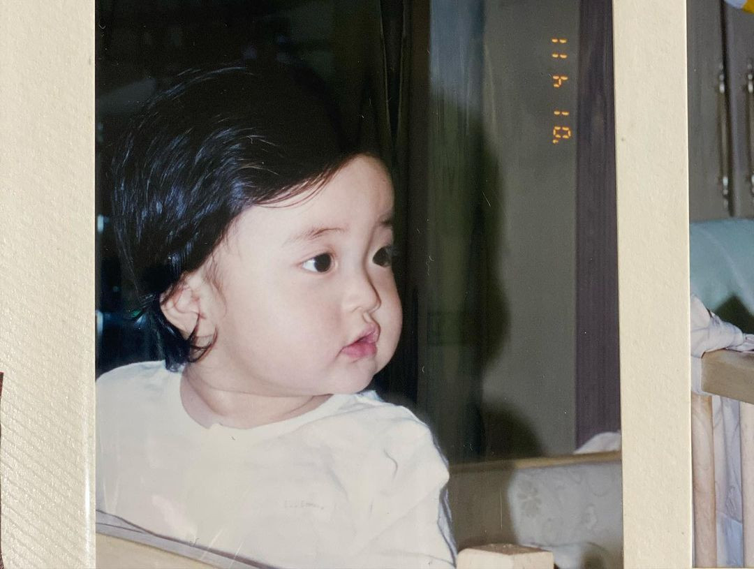 Cặp má bánh bao và đôi mắt to tròn được Gyuri "bảo dưỡng" từ bé tới lớn. Cặp má bánh bao và đôi mắt to tròn được Gyuri "bảo dưỡng" từ bé tới lớn.