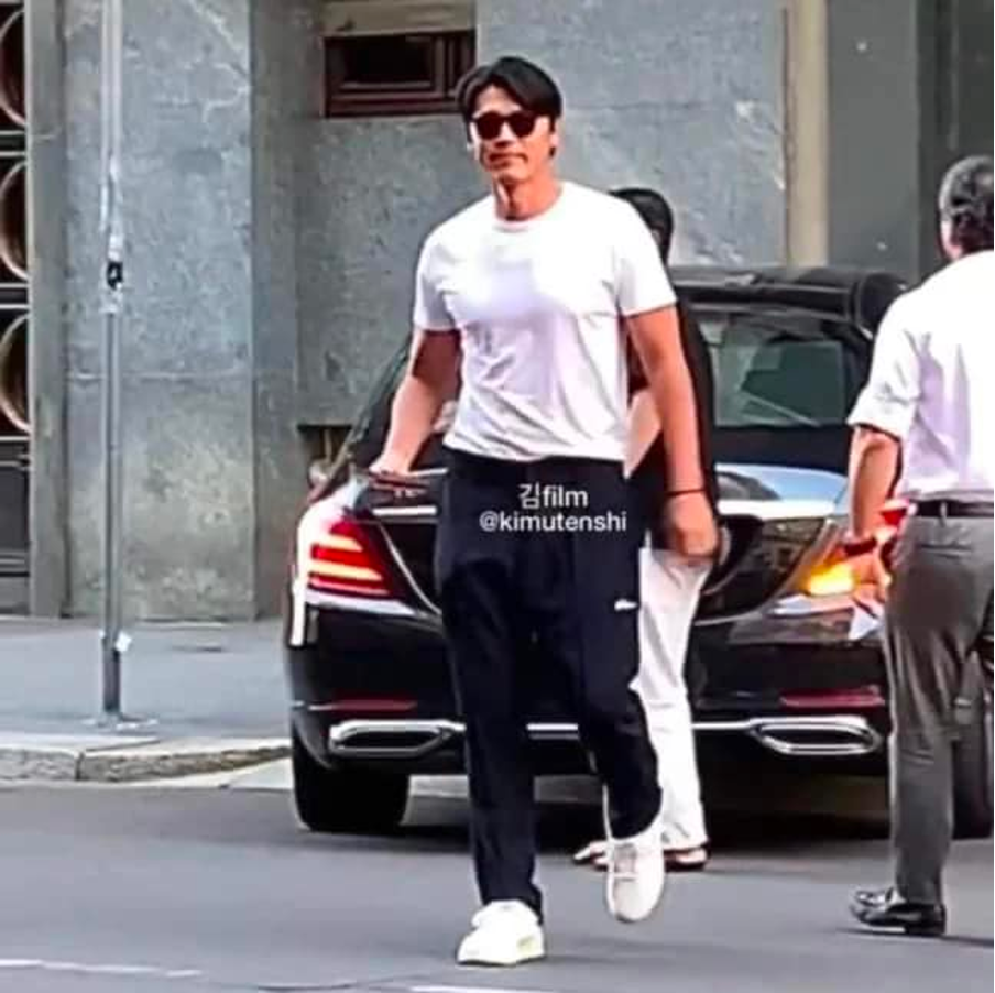 Sắc vóc qua cam thường chụp vội của Hyun Bin vẫn &quot;đỉnh của chóp&quot;! - Ảnh: kimutenshi