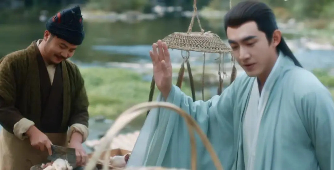 Đạo diễn của bộ phim - Đặng Khoa sắm một vai cameo ở tập 1. Anh chính là người bán hàng, chê Thẩm Ly xấu còn chủ động muốn hạ giá cho Hành Vân.