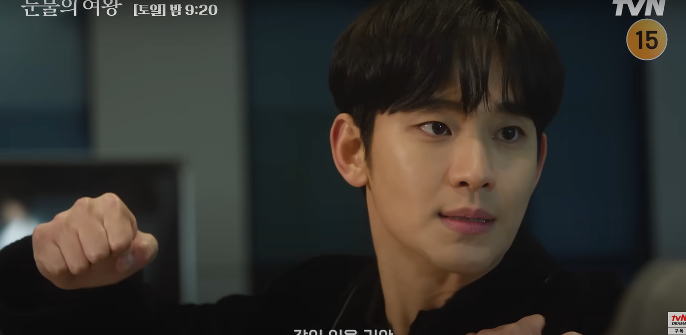 Sau buổi họp báo, Hyun Woo có lẽ sẽ một lần nữa nói chuyện với Yoon Eun Sung. Đoạn teaser lướt qua trông như Baek Hyun Woo lao tới nắm cổ áo và muốn cho hắn một trận. Sau buổi họp báo, Hyun Woo có lẽ sẽ một lần nữa nói chuyện với Yoon Eun Sung. Đoạn teaser lướt qua trông như Baek Hyun Woo lao tới nắm cổ áo và muốn cho hắn một trận.