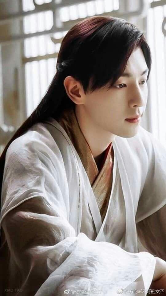 Kể từ khi ra mắt, Đặng Luân tương đối kín tiếng và có ít tin tức tiêu cực. Thông tin Đặng Luân trốn thuế khiến nhiều cư dân mạng không khỏi kinh ngạc. Cư dân mạng lo ngại scandal lớn nhất sự nghiệp này có thể sẽ đưa sự nghiệp của Đặng Luân về vạch xuất phát.