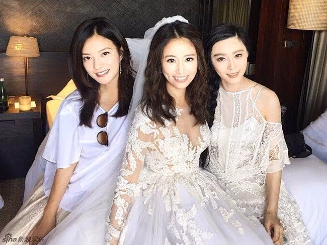 Tuy nhiên, mối quan hệ của cả hai đường như đã "gương vỡ lại lành" tại hôn lễ của Lâm Tâm Như. Tuy nhiên, mối quan hệ của cả hai đường như đã "gương vỡ lại lành" tại hôn lễ của Lâm Tâm Như.