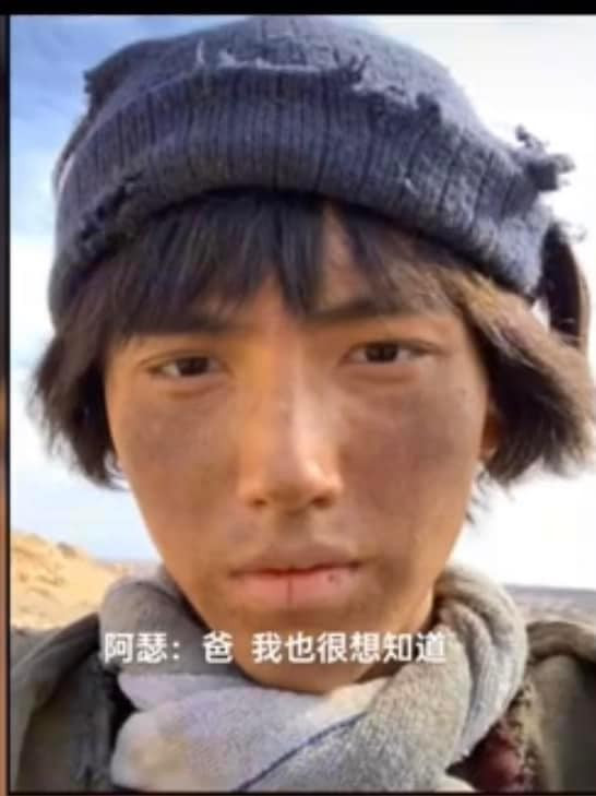 Nhiều Vnet bình luận loạt ảnh "trạm tỷ" tung ra không đủ sức để thay đổi cái nhìn của công chúng về nhan sắc thật của Trần Phi Vũ, thậm chí lấy ví dụ nên dùng tấm hình như này mới gọi là "dìm hàng". Nhiều Vnet bình luận loạt ảnh "trạm tỷ" tung ra không đủ sức để thay đổi cái nhìn của công chúng về nhan sắc thật của Trần Phi Vũ, thậm chí lấy ví dụ nên dùng tấm hình như này mới gọi là "dìm hàng".