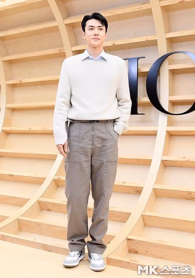 Sehun (EXO) điển trai tại sự kiện.