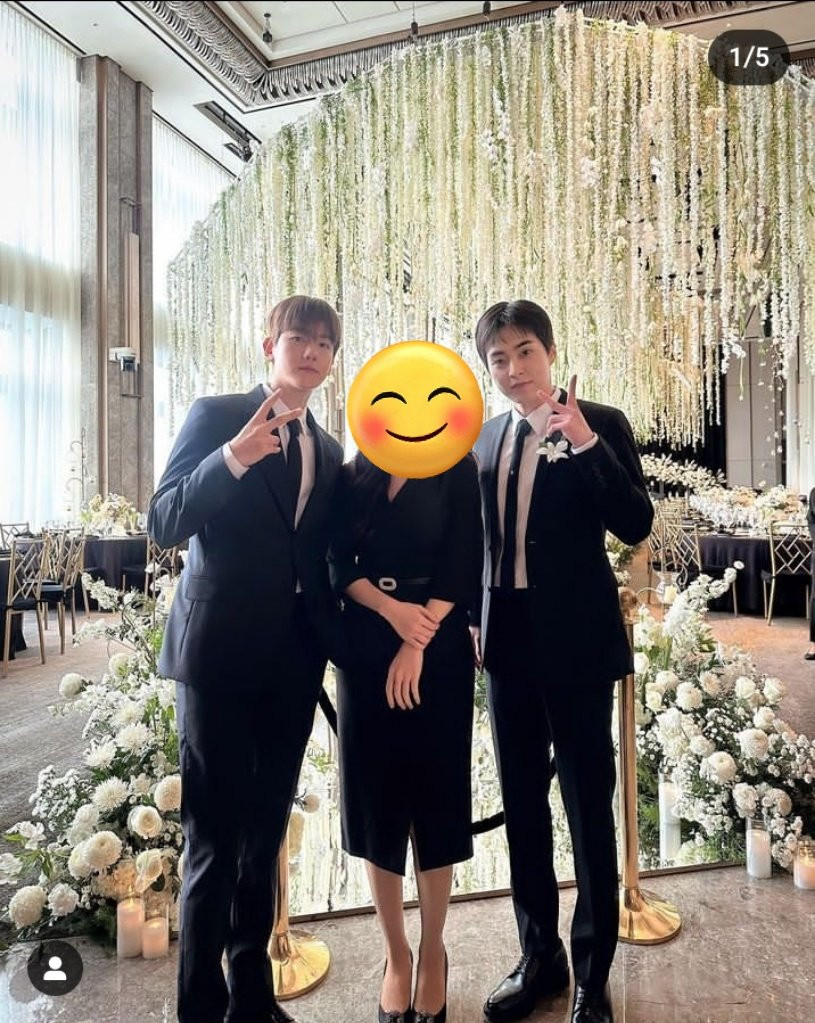 Baekhyun và Xiumin bảnh bao tại hôn lễ của giọng ca chính EXO được khách mời chia sẻ.