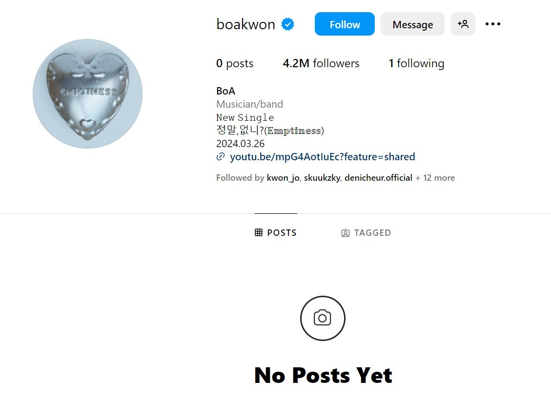 Trang cá nhân trống rỗng của BoA làm người hâm mộ thấp thỏm.