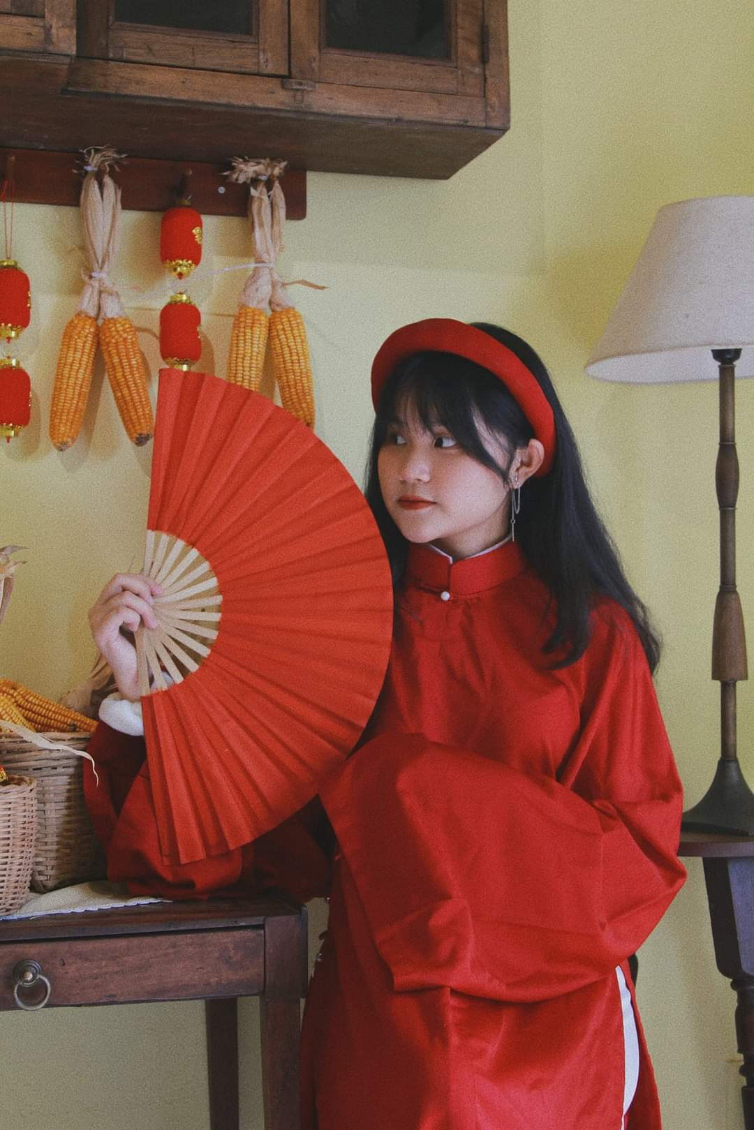 Teen trong bộ cánh xưa nhưng không cũ. Ảnh: FBNV