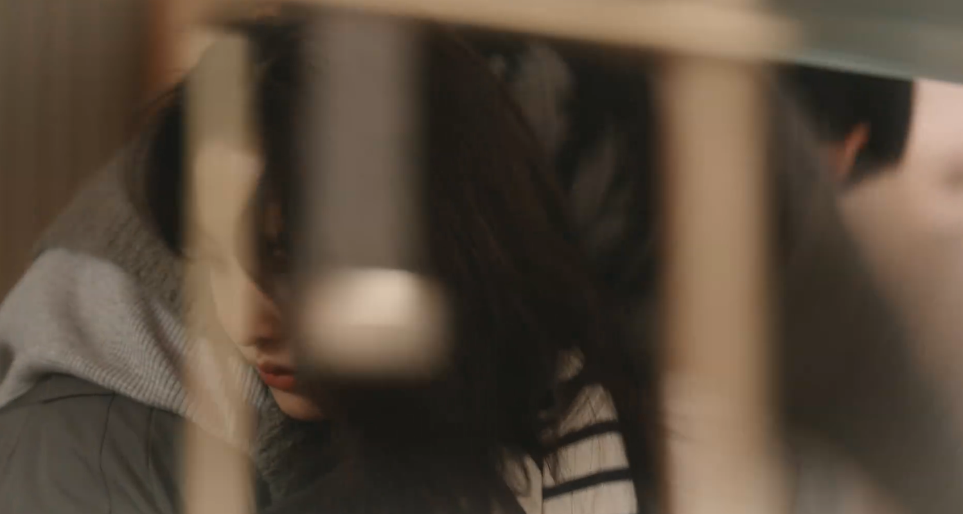 Sáng dậy, Tang Diên giấu chuyện cô khóc khi mộng du, nói dối rằng Dĩ Phàm mộng du, tới kéo chăn, vác anh về phòng cô. Sáng dậy, Tang Diên giấu chuyện cô khóc khi mộng du, nói dối rằng Dĩ Phàm mộng du, tới kéo chăn, vác anh về phòng cô.