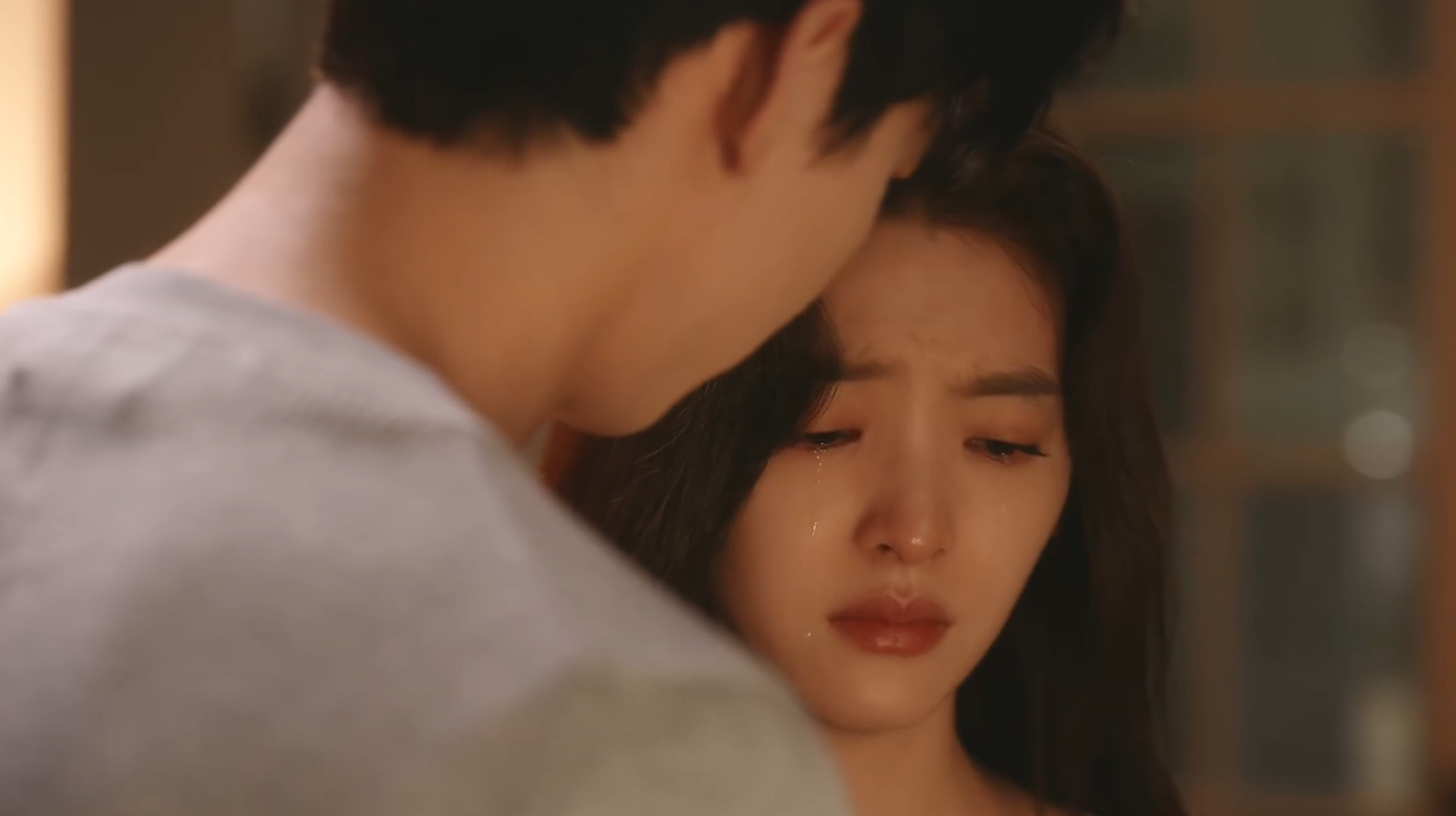 Sáng dậy, Tang Diên giấu chuyện cô khóc khi mộng du, nói dối rằng Dĩ Phàm mộng du, tới kéo chăn, vác anh về phòng cô. Sáng dậy, Tang Diên giấu chuyện cô khóc khi mộng du, nói dối rằng Dĩ Phàm mộng du, tới kéo chăn, vác anh về phòng cô.