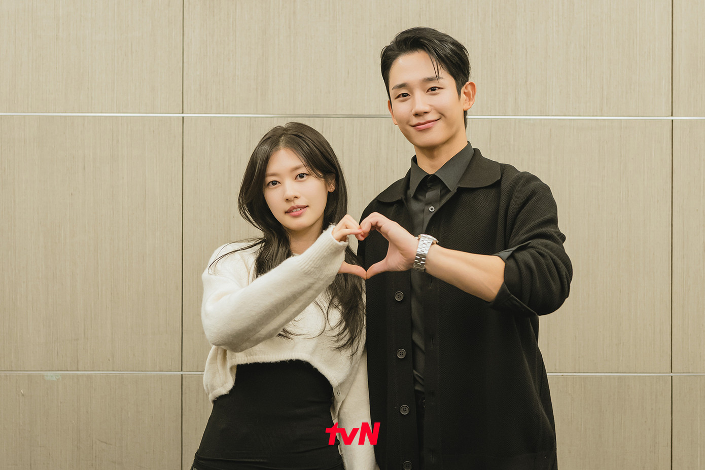 Jung Hae In và Jung So Min tại buổi đọc kịch bản.