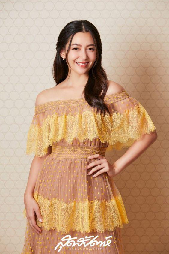 Ở bộ phim nào Bella Ranee cũng khiến khán giả không thể rời mắt với nhan sắc lung linh cùng nụ cười ngọt ngào. Ở bộ phim nào Bella Ranee cũng khiến khán giả không thể rời mắt với nhan sắc lung linh cùng nụ cười ngọt ngào.