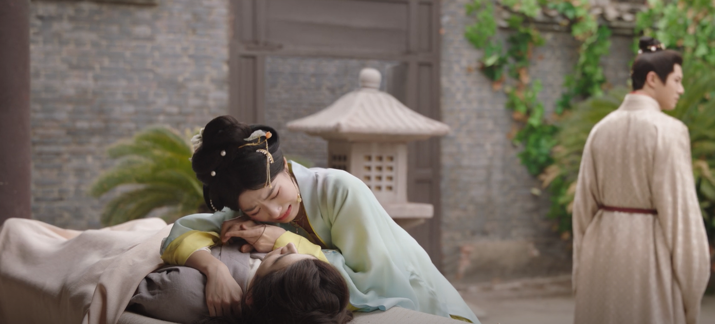 Khang Ninh (Lư Dục Hiểu) khóc thảm thương khi tới nhận xác của Sài An. Khang Ninh (Lư Dục Hiểu) khóc thảm thương khi tới nhận xác của Sài An.