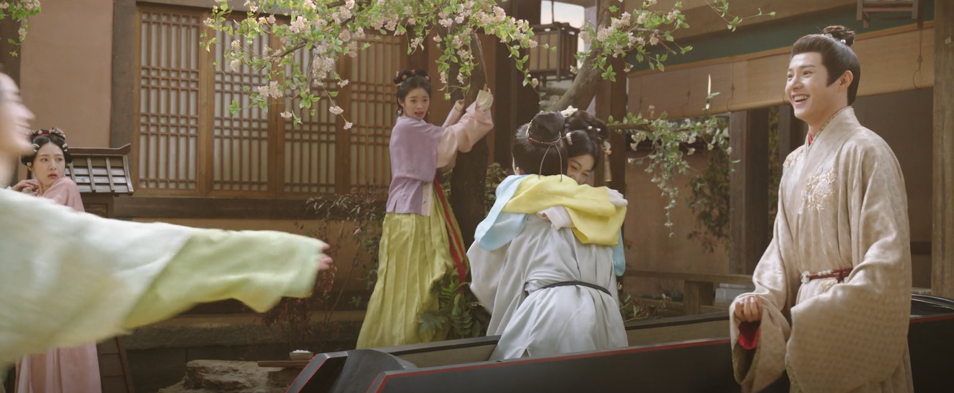 Nhưng vừa xót cho nàng chẳng quá vài phút, thì vụ án sáng tỏ, Sài An bật quan tài sống dậy. Trừ Lệ phu nhân, ngũ nương và Quỳnh Nô, ai cũng biết kế giả chết này. Cảnh bà khóc bù lu bù loa rồi sốc tới ngất xỉu khi thấy con rể còn sống khiến khán giả cười bể bụng. Nhưng vừa xót cho nàng chẳng quá vài phút, thì vụ án sáng tỏ, Sài An bật quan tài sống dậy. Trừ Lệ phu nhân, ngũ nương và Quỳnh Nô, ai cũng biết kế giả chết này. Cảnh bà khóc bù lu bù loa rồi sốc tới ngất xỉu khi thấy con rể còn sống khiến khán giả cười bể bụng.