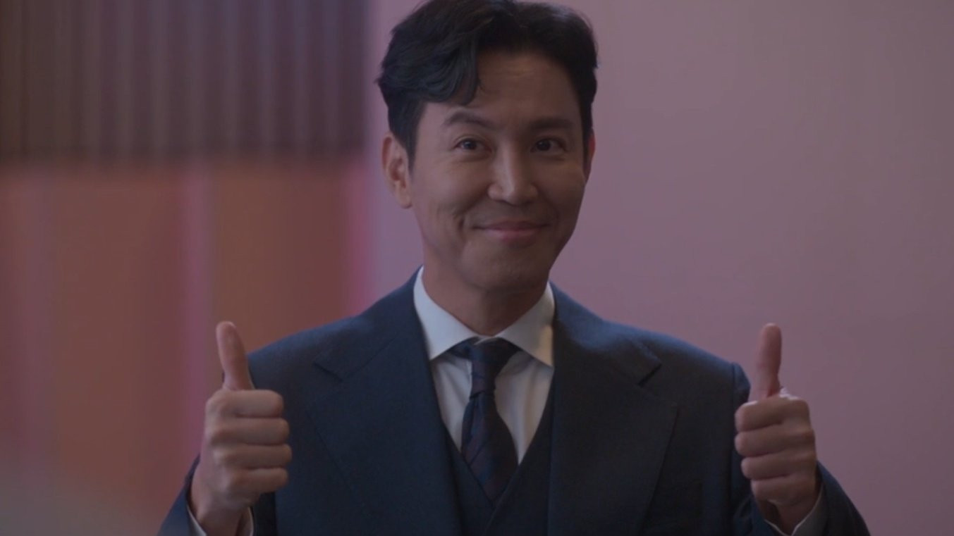 Không được nhắc rõ, nhưng nếu để ý kỹ thông tin hiển thị khi Eun Gyeol tra cứu, có thể thấy Cheong Ah và Lee Chan tốt nghiệp cùng trường đại học. Kết nối với tình tiết trước, bố của Cheong Ah chính là người trả học phí và giúp Lee Chan, "nuôi con rể" từ bé là đây chứ đâu!