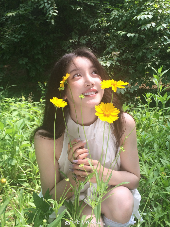 Nhân cách tồi của Dịch Văn Quân bị "lu mờ" trước nhan sắc của Khương Trinh Vũ. Nhân cách tồi của Dịch Văn Quân bị "lu mờ" trước nhan sắc của Khương Trinh Vũ.