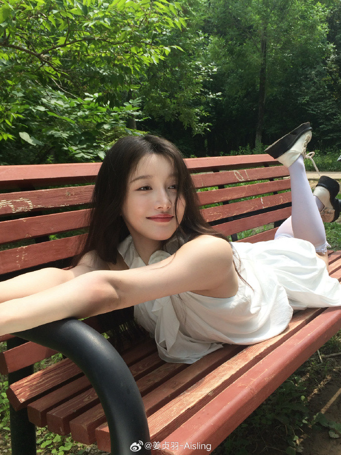 Nhân cách tồi của Dịch Văn Quân bị "lu mờ" trước nhan sắc của Khương Trinh Vũ. Nhân cách tồi của Dịch Văn Quân bị "lu mờ" trước nhan sắc của Khương Trinh Vũ.