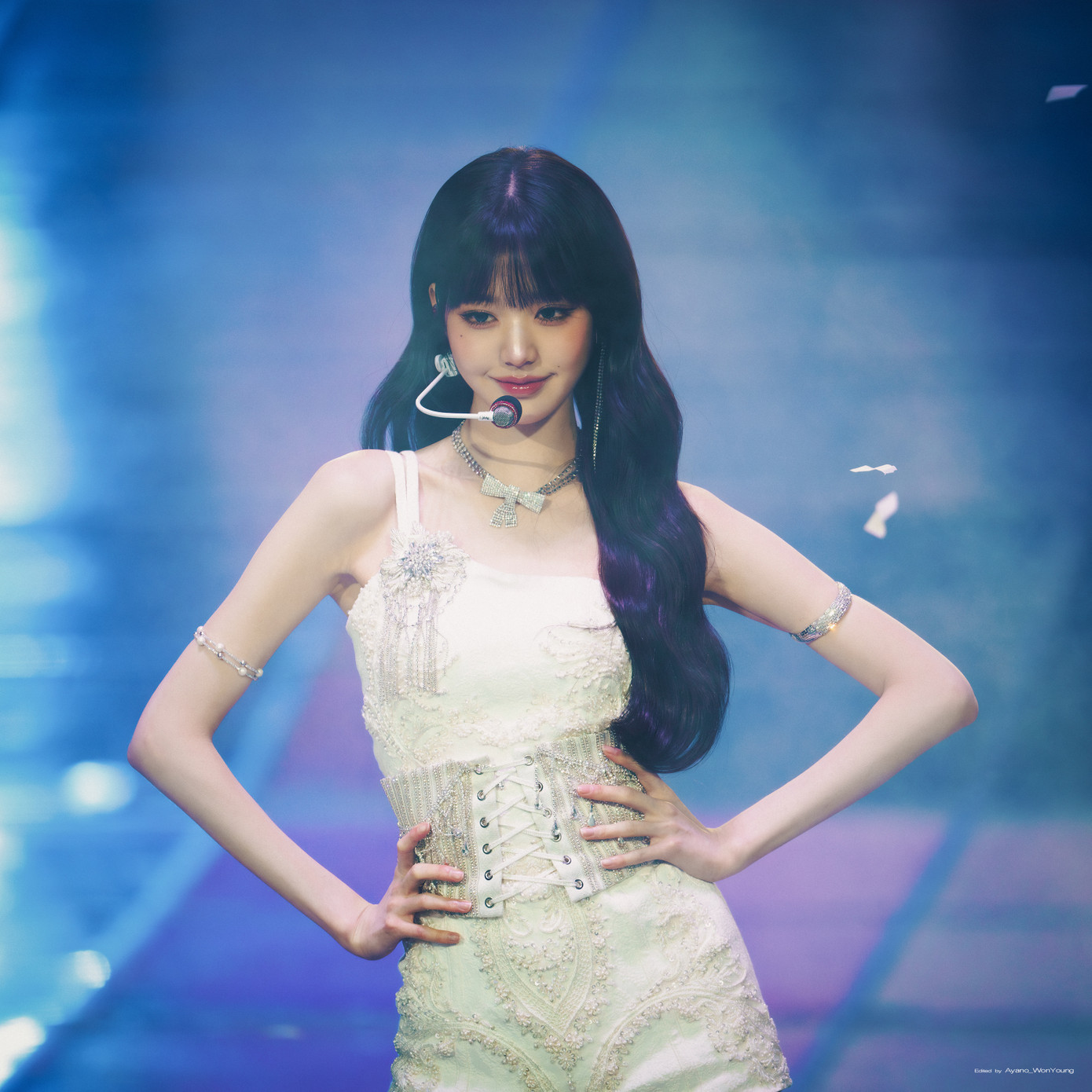 Sau một thời gian nỗ lực edit, người hâm mộ cuối cùng cũng được nhìn thấy Won Young để tóc mái bằng bản real.