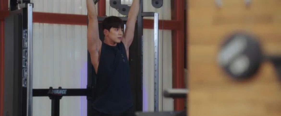 Trong tập 4, ở cảnh tập gym, Kim Min Kyu được dịp khoe body săn chắc. Cơ bắp tay cuồn cuộn của anh chàng khi tập luyện khiến người xem được một phen “bỏng mắt”. Trong tập 4, ở cảnh tập gym, Kim Min Kyu được dịp khoe body săn chắc. Cơ bắp tay cuồn cuộn của anh chàng khi tập luyện khiến người xem được một phen “bỏng mắt”.