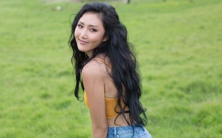 Ông Yang Tae II tiết lộ có một lần khi Hwasa đang bóc một quả quýt, nữ idol đã chia cho ông một nửa, điều đó khiến ông cảm thấy ấm lòng.