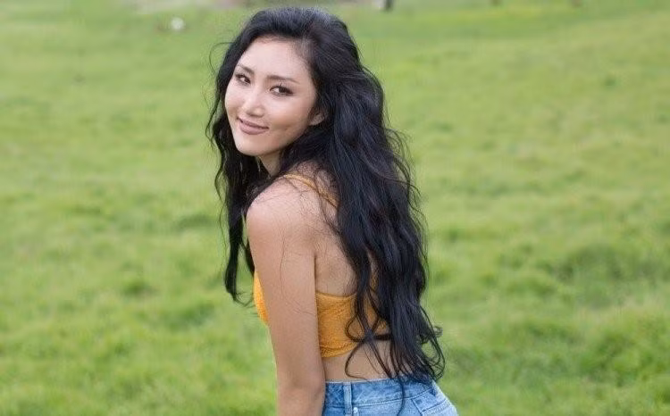 Ông Yang Tae II tiết lộ có một lần khi Hwasa đang bóc một quả quýt, nữ idol đã chia cho ông một nửa, điều đó khiến ông cảm thấy ấm lòng.